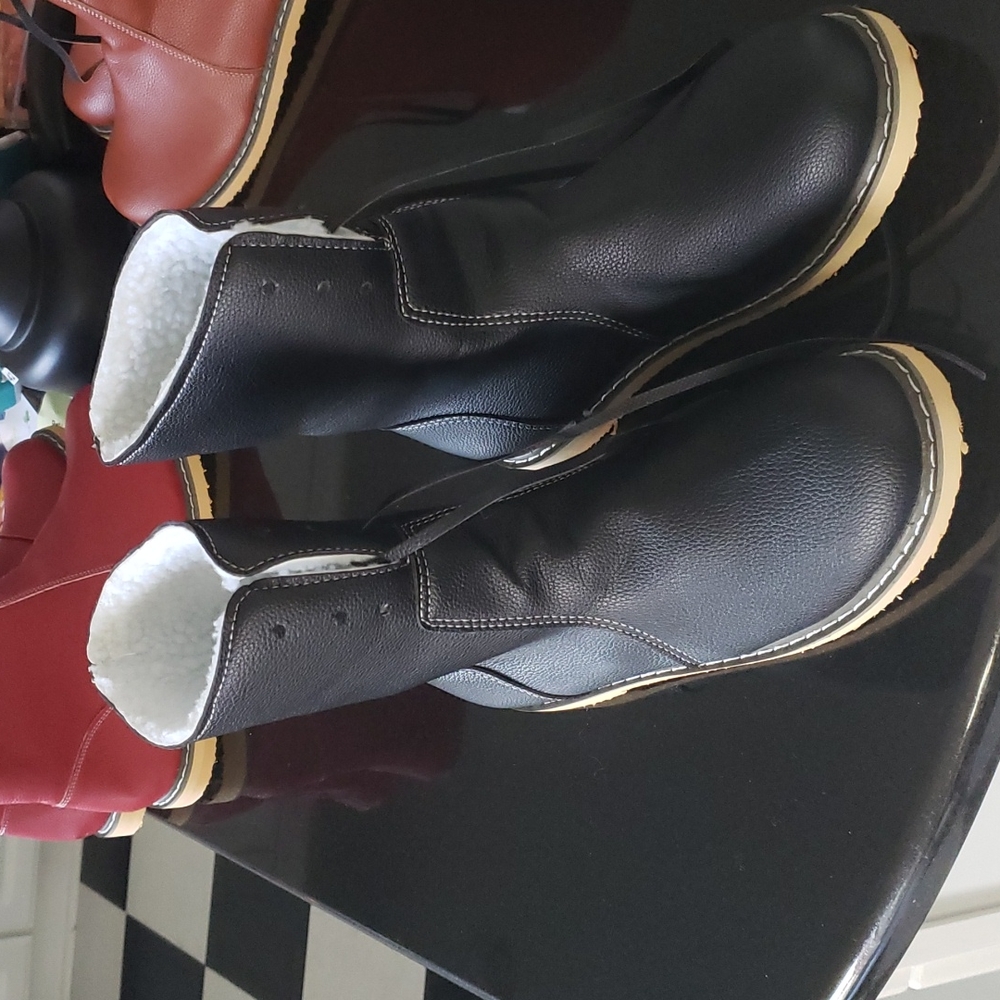1 pair Black women's Vintage Buttery soft Waterproof wool lining boots size 10M